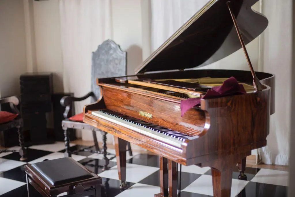 A piano sitting in the middle of a room.