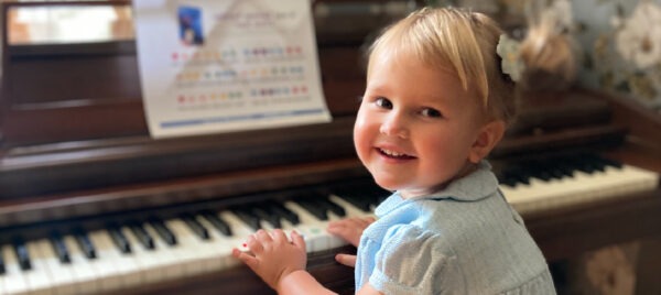 A little girl is playing the piano